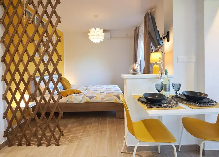 Yellow Апартаменти *